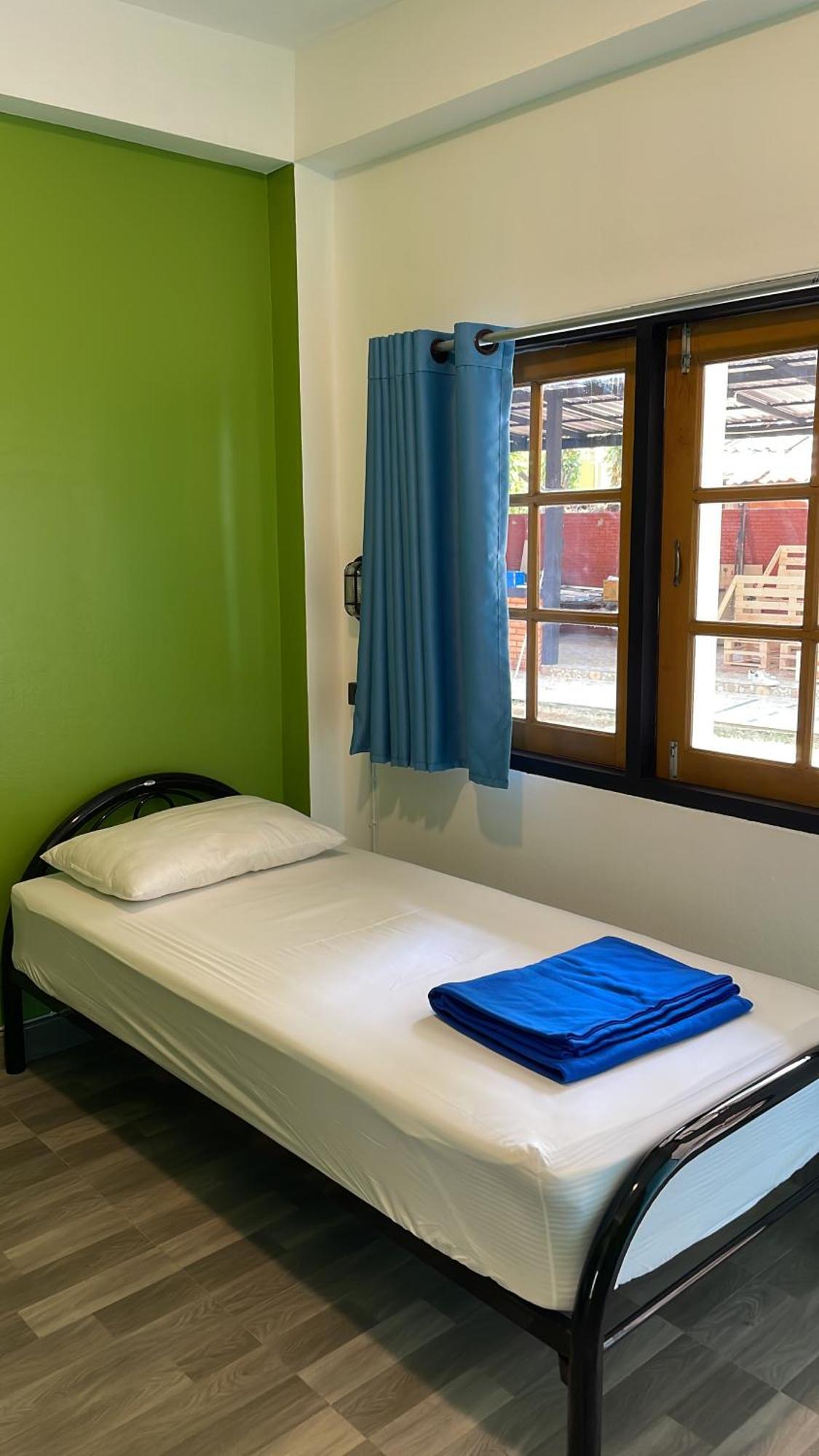 Revolution Chiang Mai - Old Town Hostel Luaran gambar