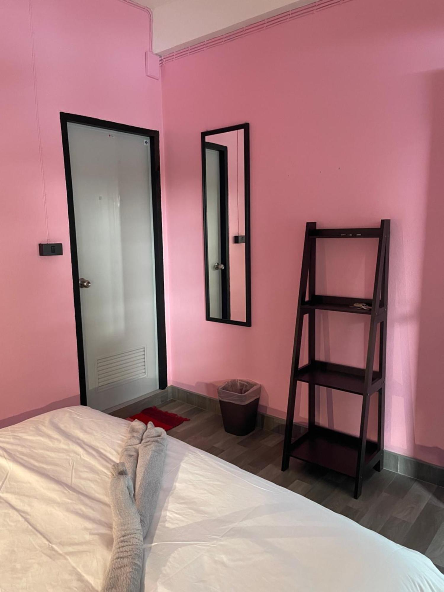 Revolution Chiang Mai - Old Town Hostel Luaran gambar