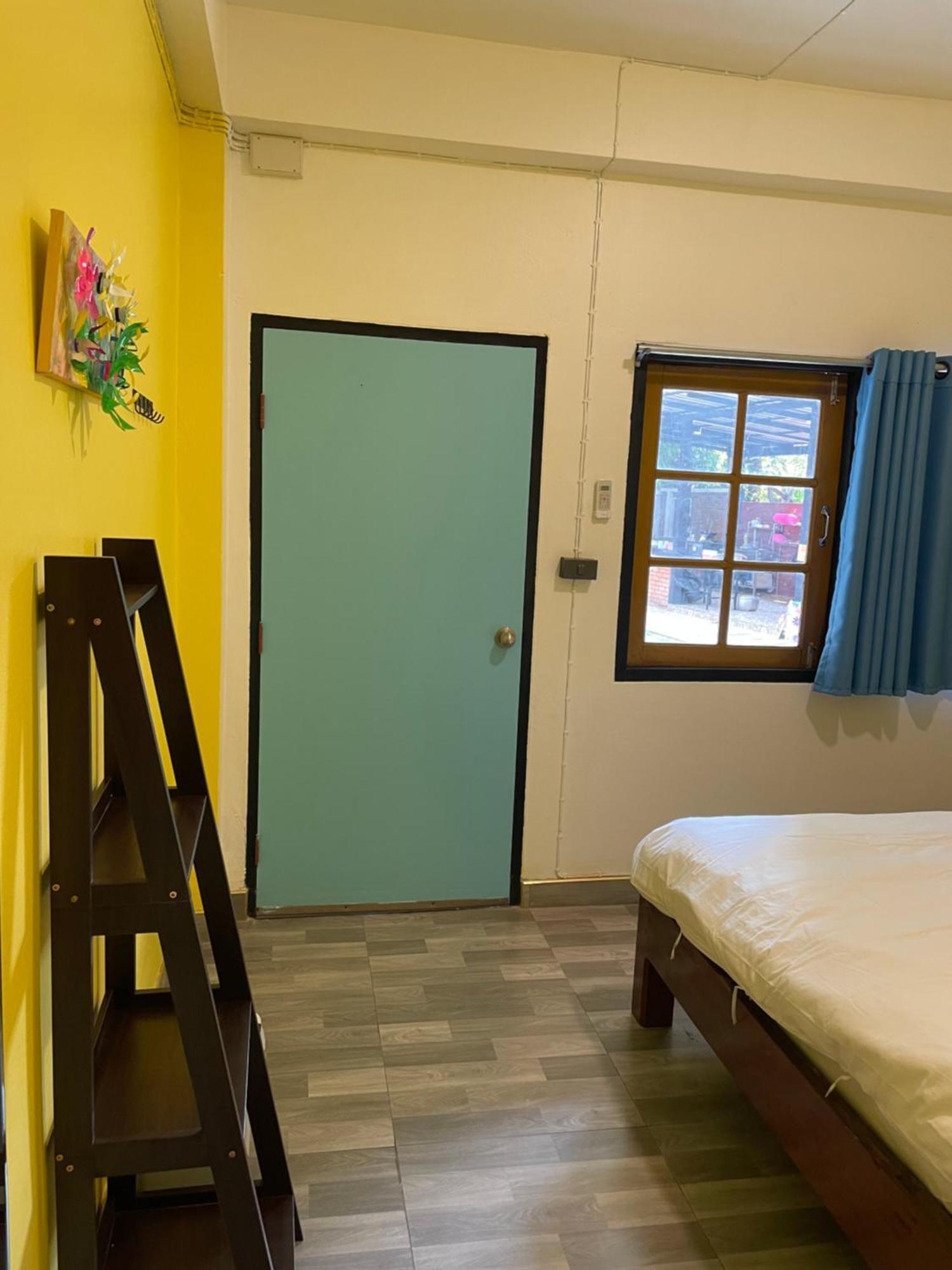 Revolution Chiang Mai - Old Town Hostel Luaran gambar