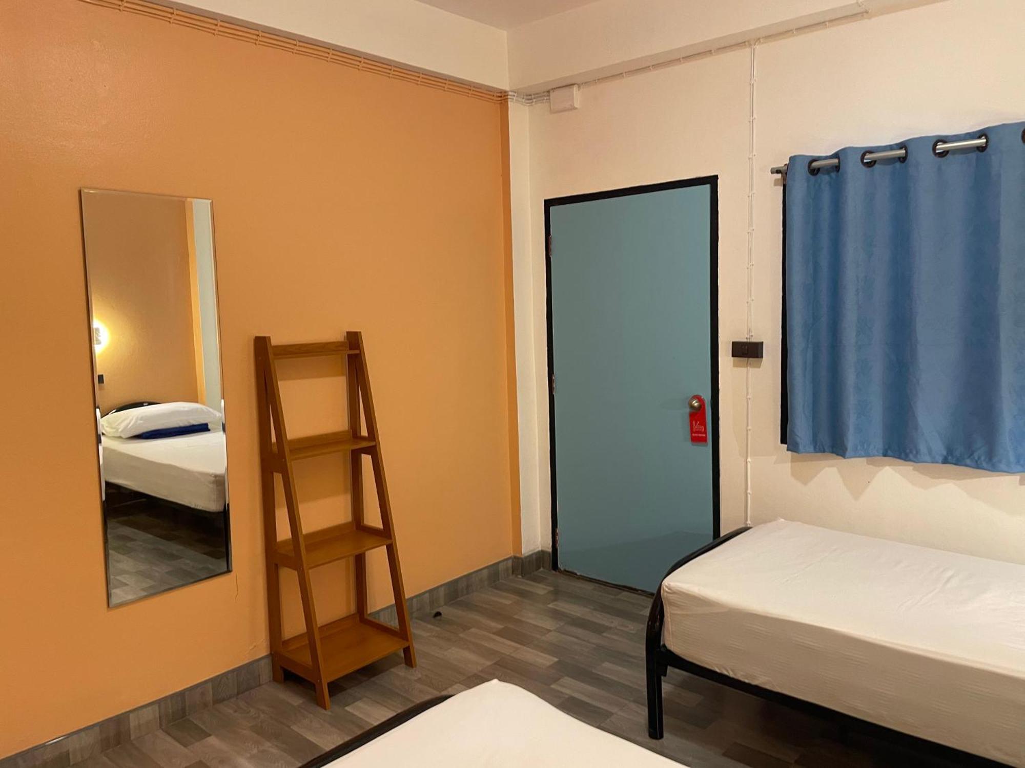 Revolution Chiang Mai - Old Town Hostel Luaran gambar