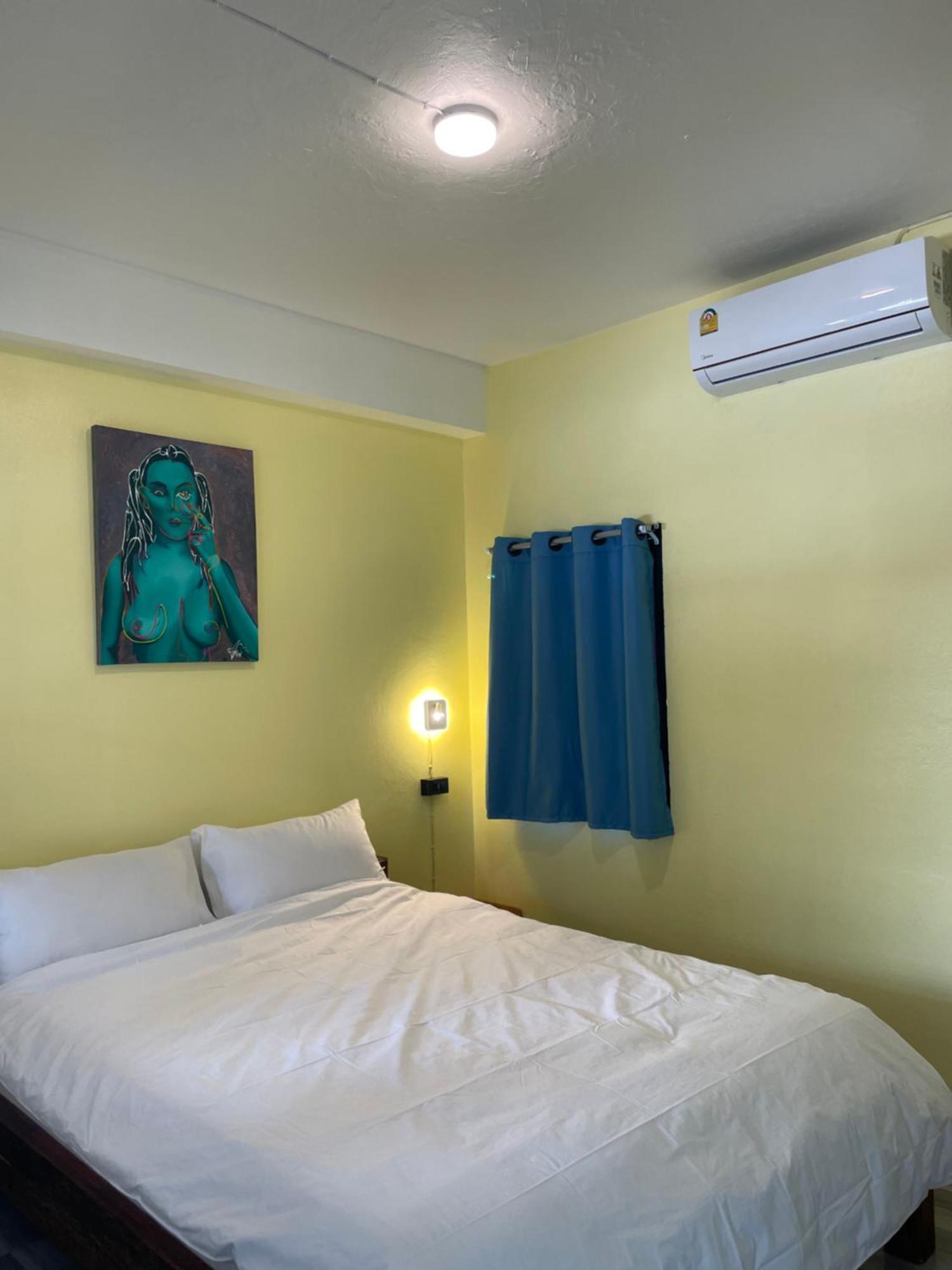 Revolution Chiang Mai - Old Town Hostel Luaran gambar