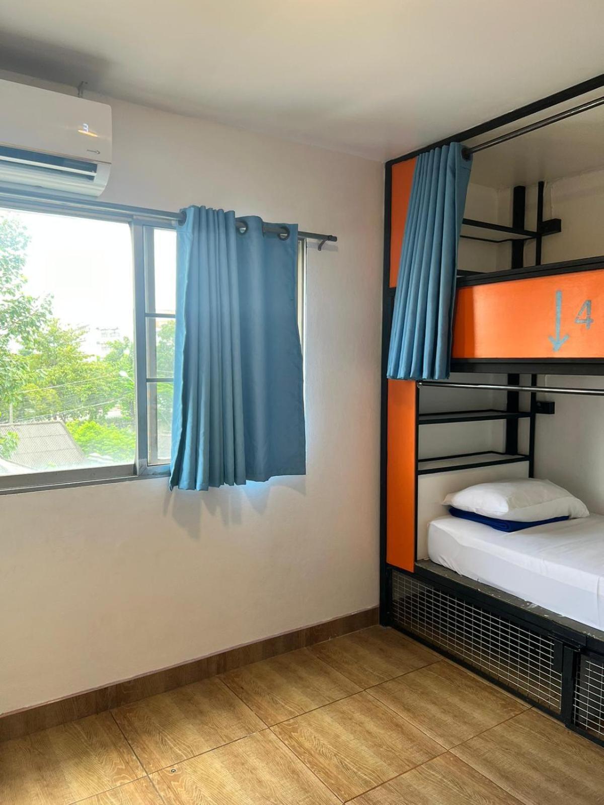 Revolution Chiang Mai - Old Town Hostel Luaran gambar