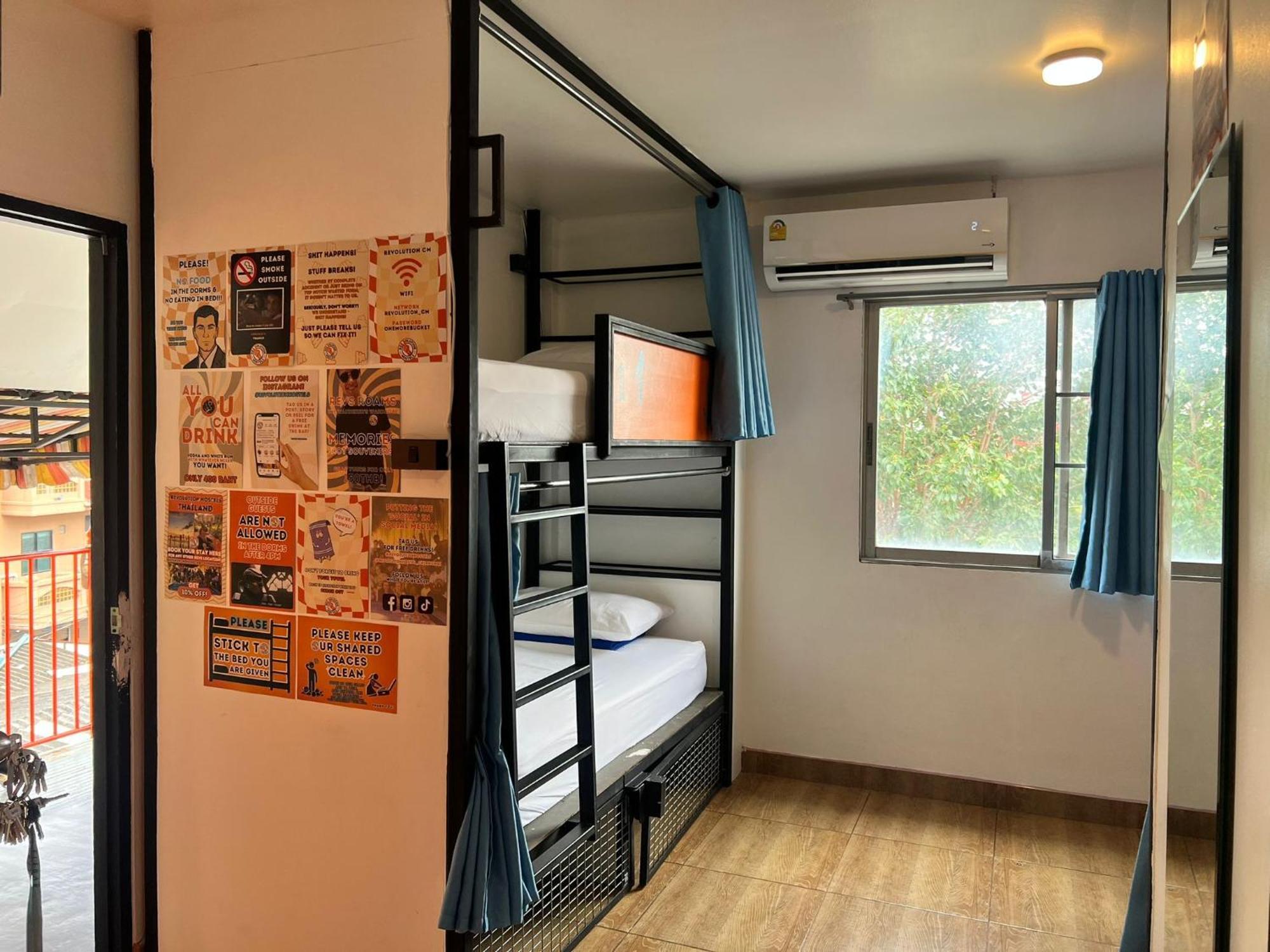 Revolution Chiang Mai - Old Town Hostel Luaran gambar